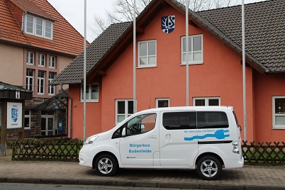 Bürgerbus vor dem Rathaus&nbsp;&copy;&nbsp;Flecken Bodenfelde